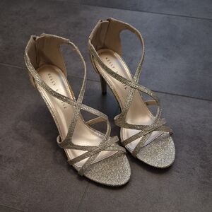 Kelly & Katie Glittering Heels Gold Size 8.5